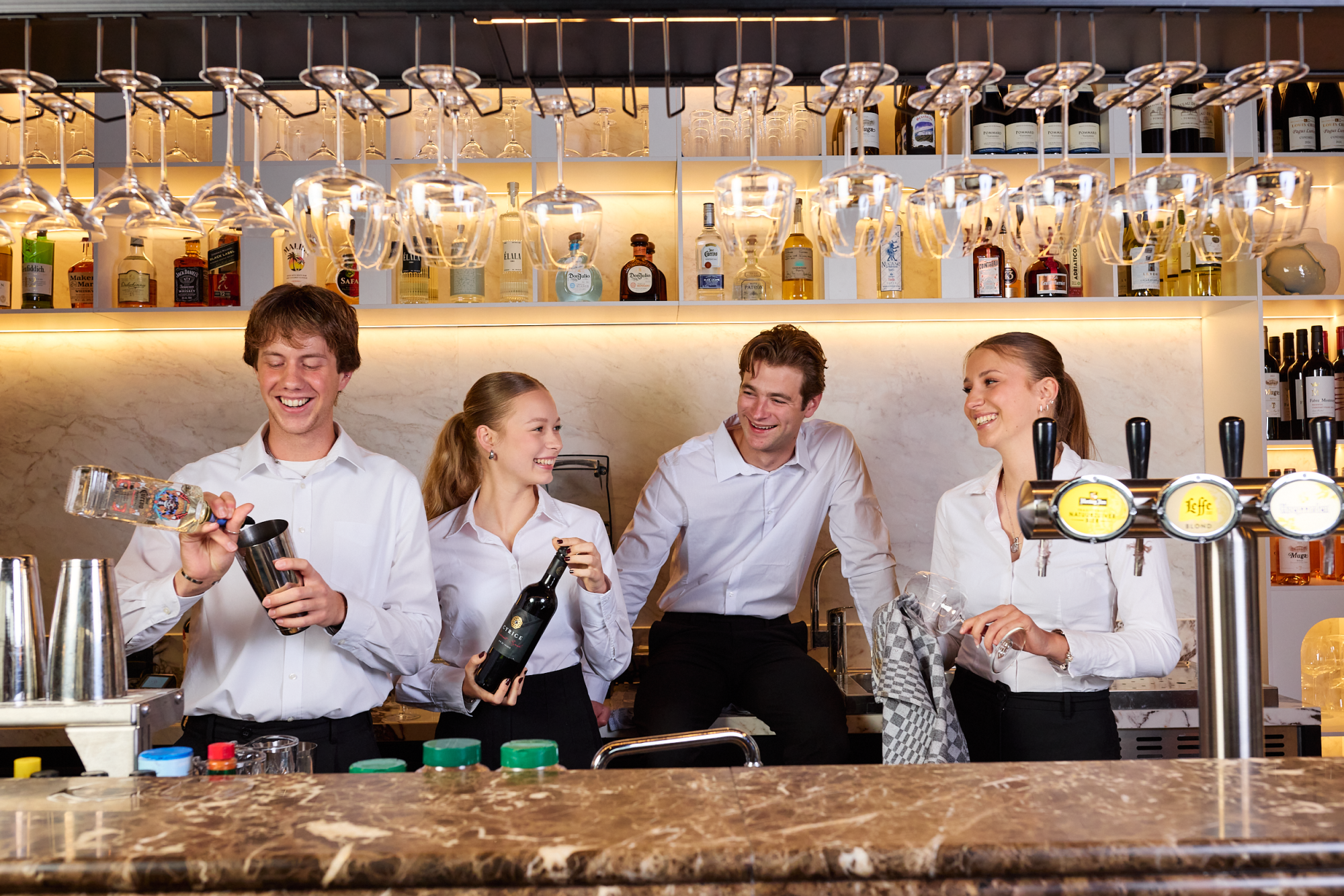 Horeca uitzendbureau Amsterdam Rotterdam Structureel horeca personeel